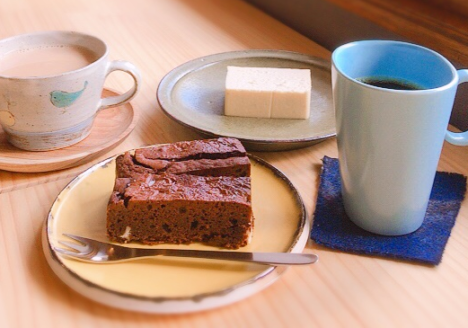 喫茶とギャラリーなみなみ 札幌カフェ 白石 菊水